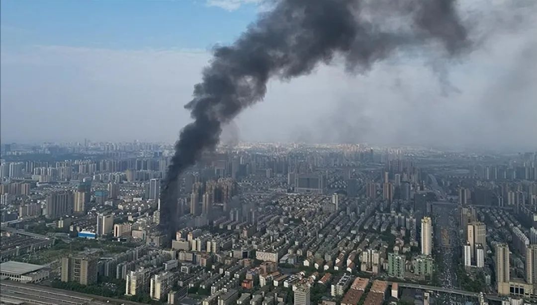 長沙電信大樓起火，消防隱患出自墻體保溫材料
